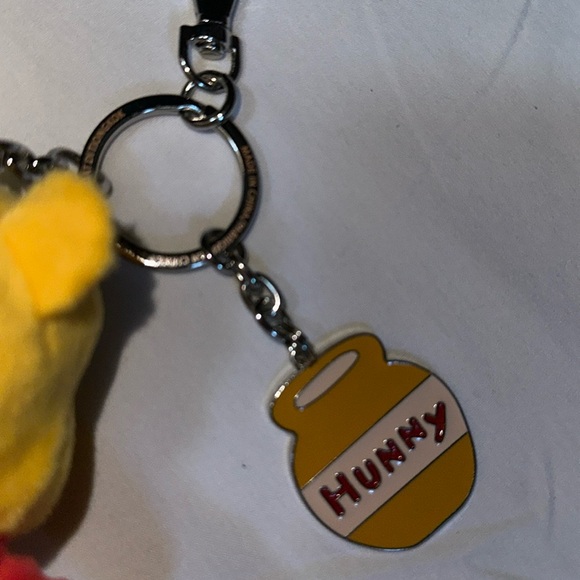AUTHENTIC DISNEY Merchandise WINNIE The POOH Plush Bag Charm/Keyring NWOT - Picture 13 of 14